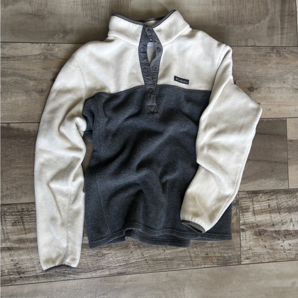 Columbia Gray and White Fleece Jacket